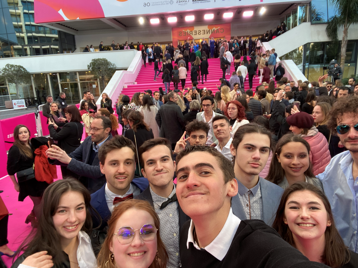 Etudiants Selfie Pink Carpet