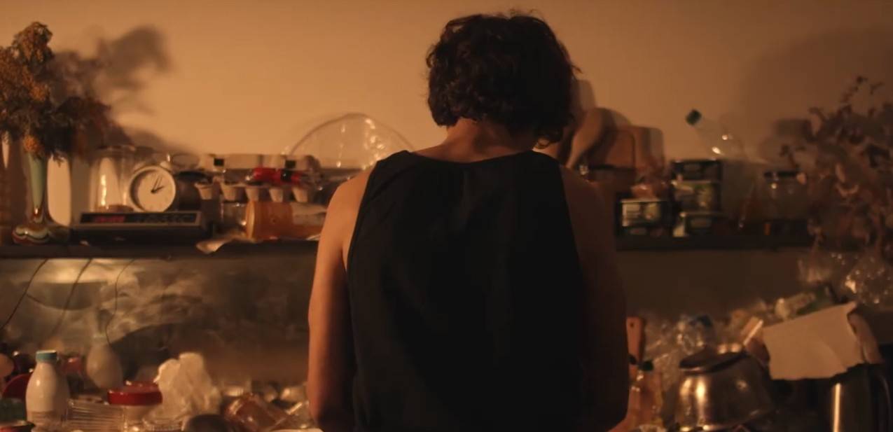 Décorateur qui travaille pour le film Fin du monde