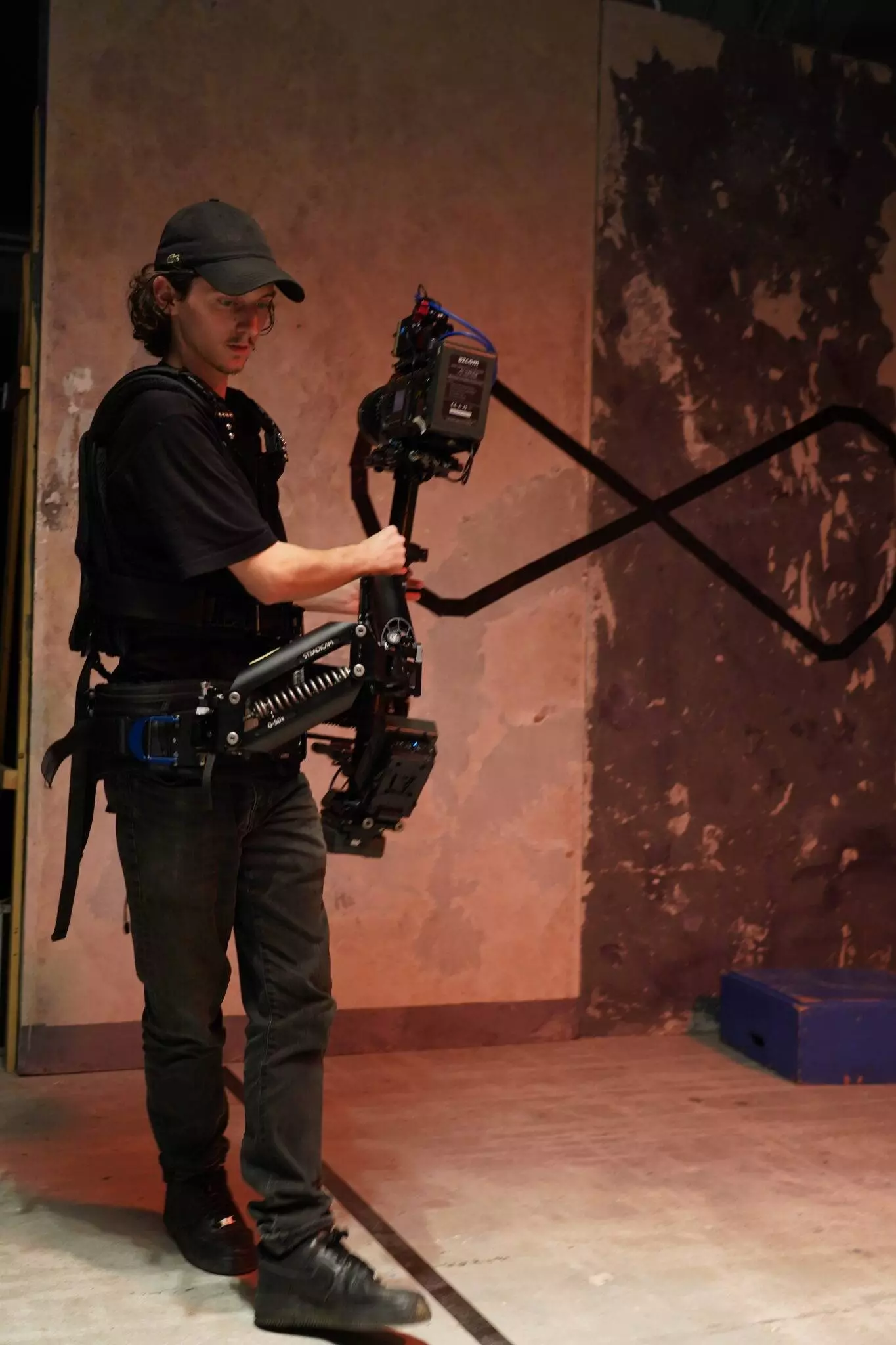 homme qui participent à un stage de cinéma