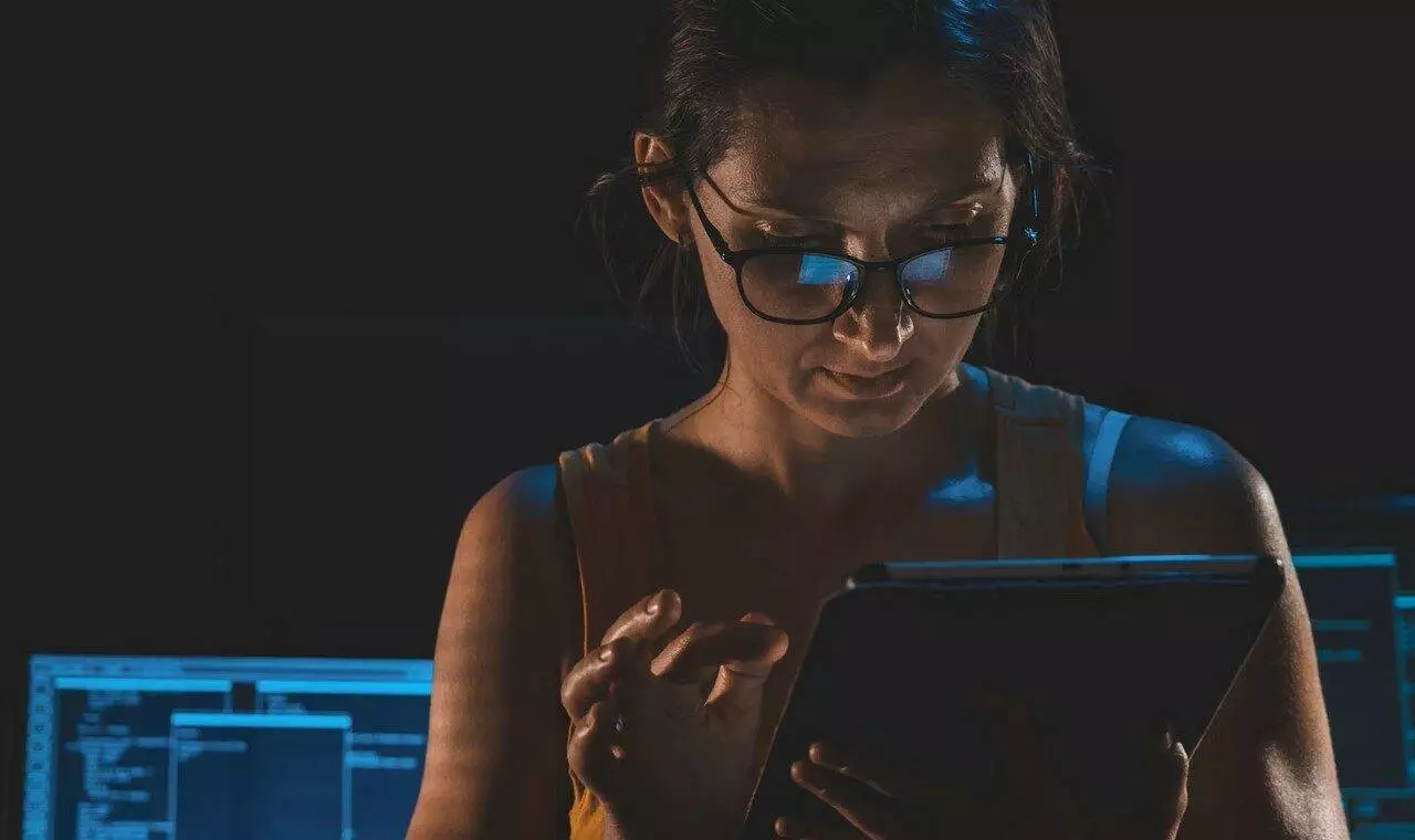 Femme qui exerce le métier de producteur de cinema