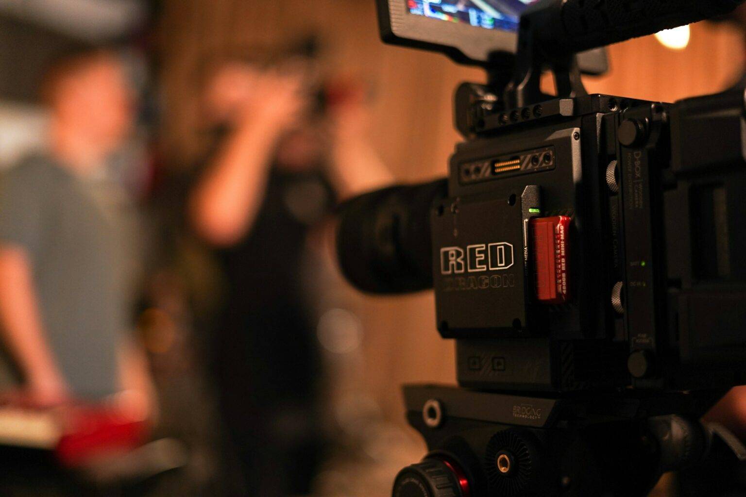 Caméra qui tourne pour produire un film