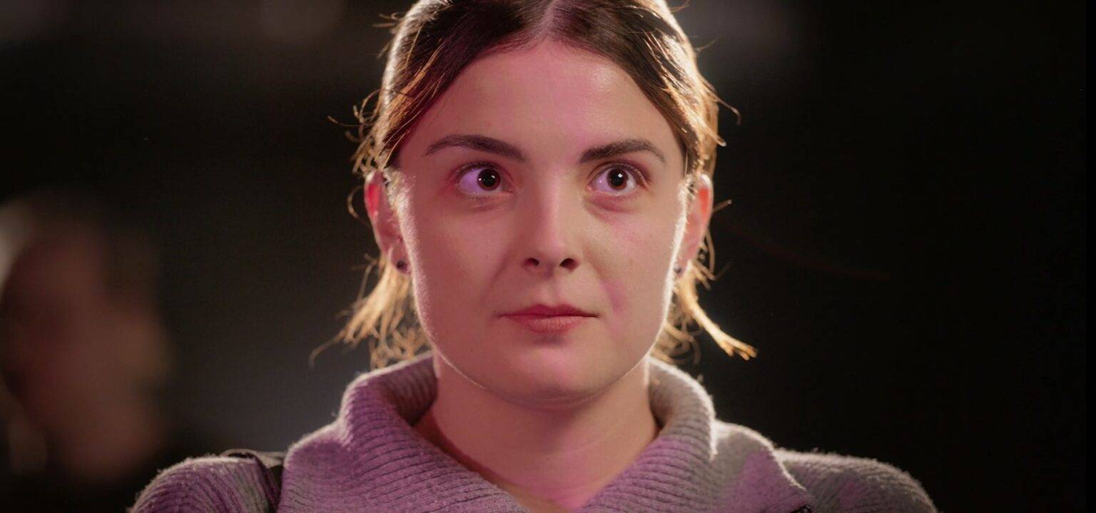 max dans le film mona
