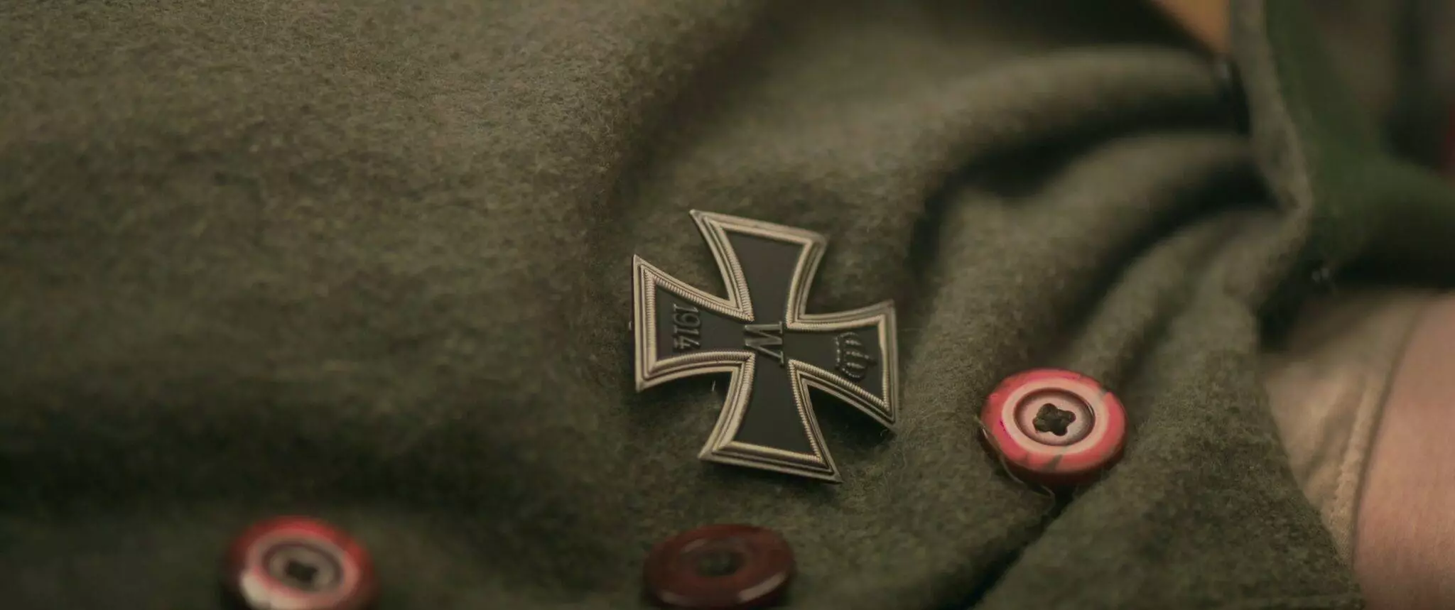 au dela du front film cine