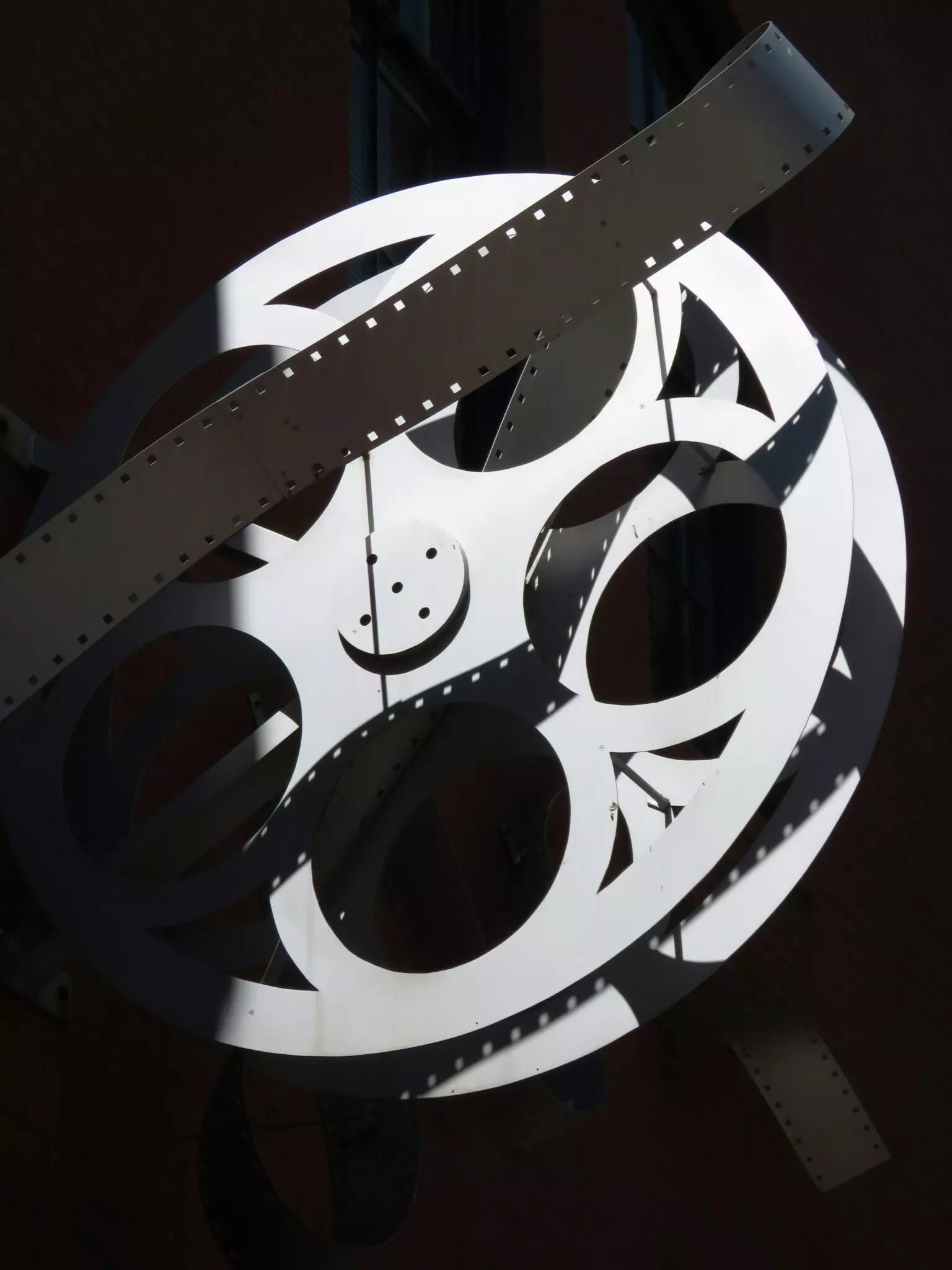 un projecteur ou des bobines de cinéma